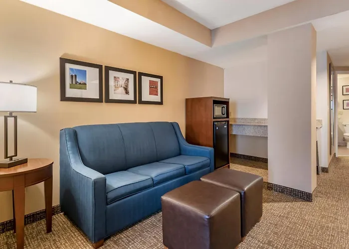 Comfort Suites Downtown Carlisle